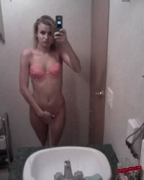 amateur pic Homemade Selfies of Young Hot Naked Amateur Teen Babes