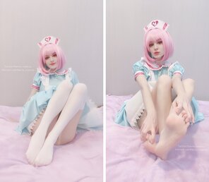 amateur photo Yumemi is wondering: What version do you like more? In stockings or without? ~by Kanra_cosplay [self]