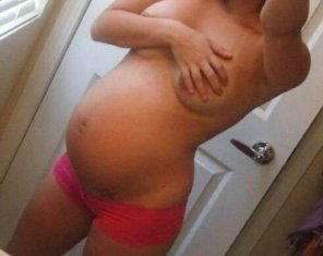 amateur-Foto Petite and pregnant...