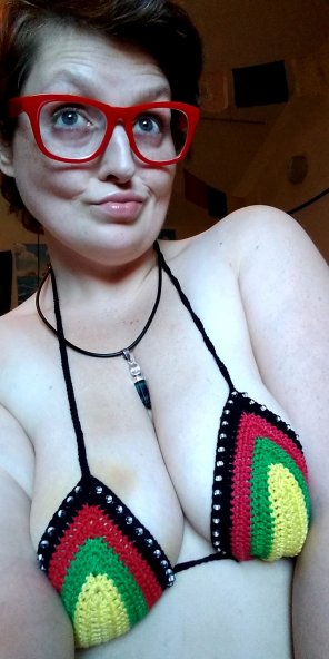 foto amadora Crocheted bikini top matches my glasses