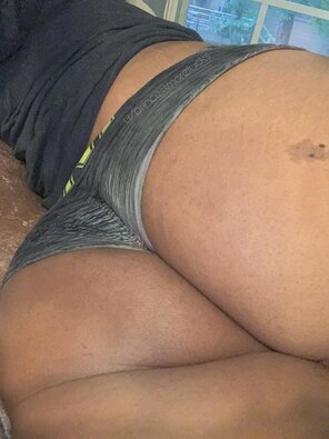 amateur pic I'm hungry for that booty baby, give me a snack ðŸ˜‰