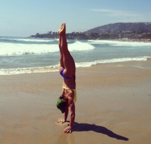 foto amateur Beach handstand