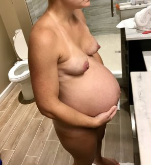 amateur-Foto Petite Wife - Not so Petite anymore!