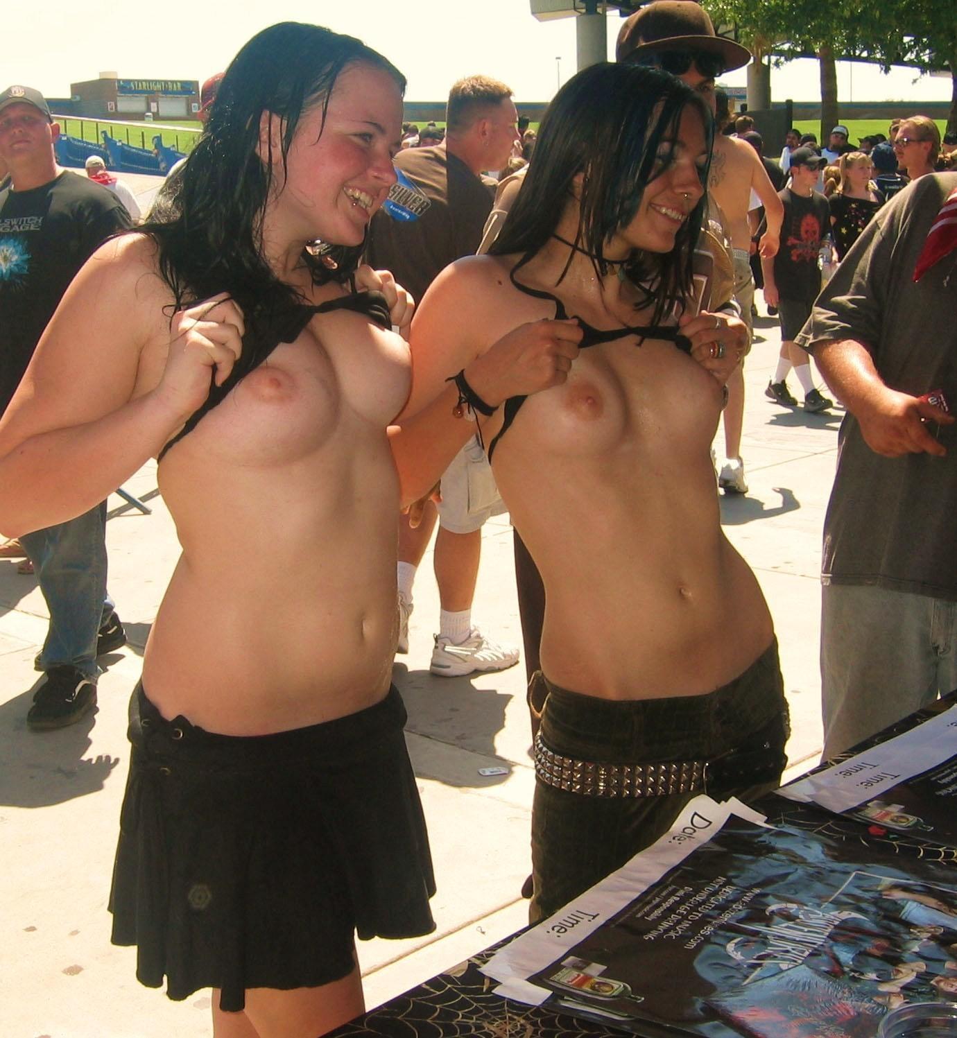 Ozzfest girls flashing for free stuff Porn