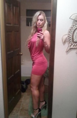 amateur photo Blonde in pink