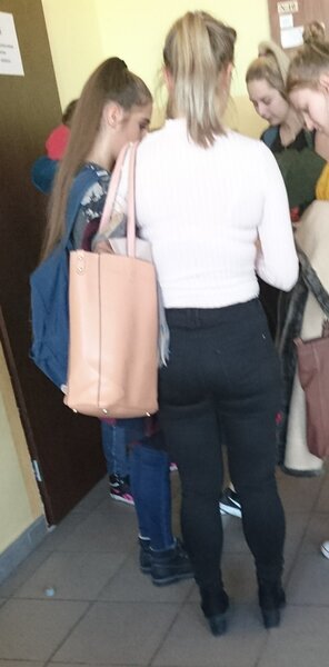 17284739-20190218-145506_296x1000