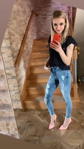 17284759-20200607-143928_296x1000