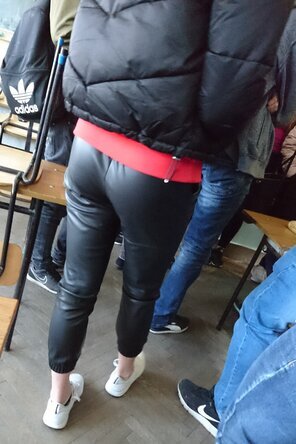 17284741-20190228-142920_296x1000