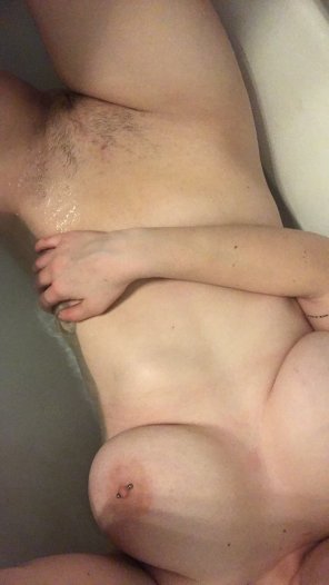 amateur pic Bath time is my favorite time ;)