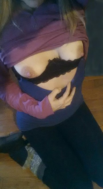 peekaboo, a little afternoon flash! ....wanna see the new bra i bought for you? [f39]