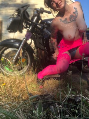 foto amateur let this tattooed girl show you how to ride [oc]
