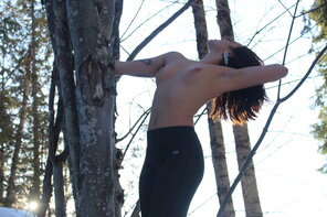 zdjęcie amatorskie Topless yoga [F]