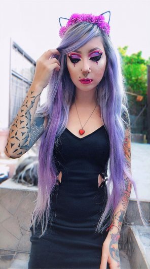 foto amadora Black Dress Purple Hair
