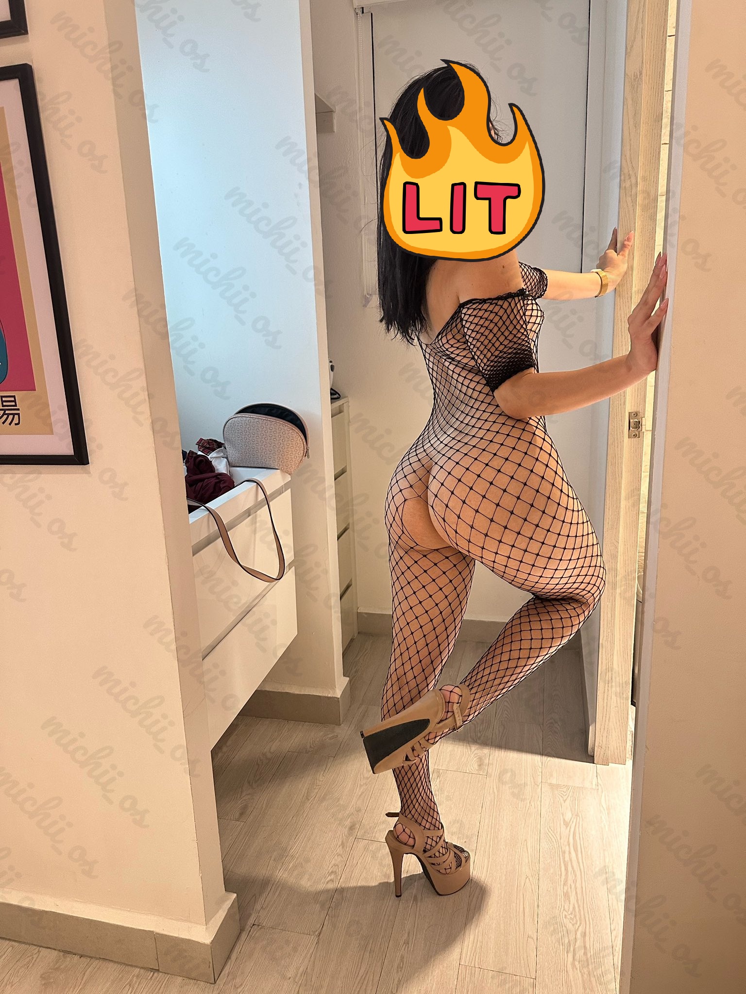 amateur photo 1000076833