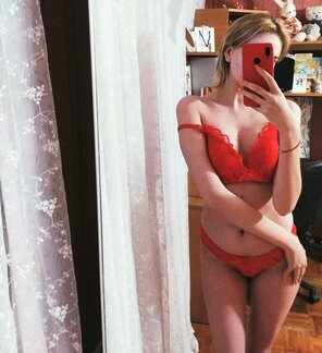 amateur pic vsco-red-phone (2)
