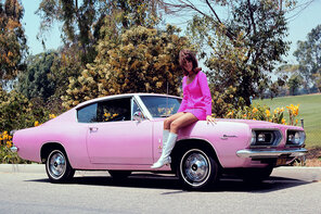 foto amadora 1967 Lisa Baker - Plymouth Barracuda