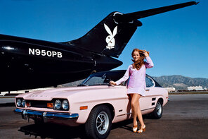 zdjęcie amatorskie 1970 Claudia Jennings - Ford Capri
