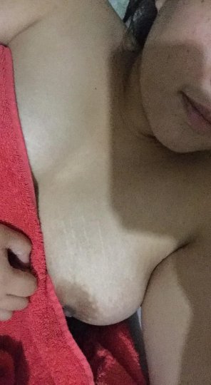 amateur pic Hi. How are you guys? Anyone one want to come beside me? :)