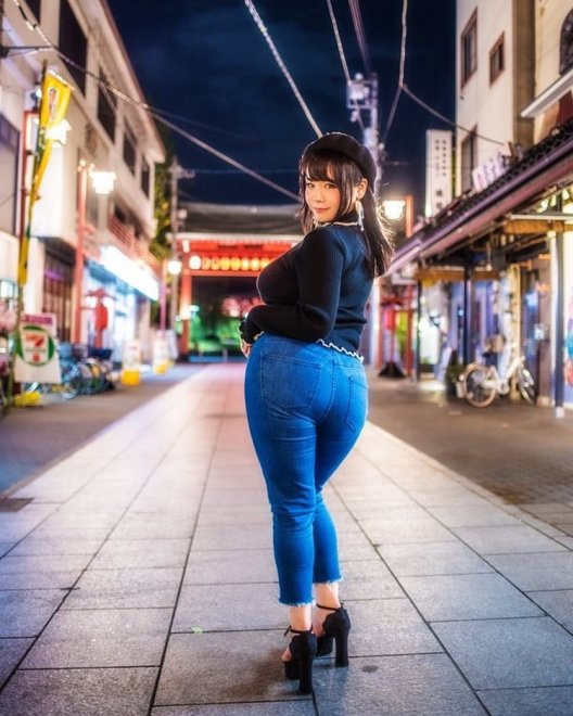 Umi Motoma in blue jeans
