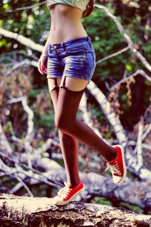 foto amatoriale Jean shorts and garters! Mmm...
