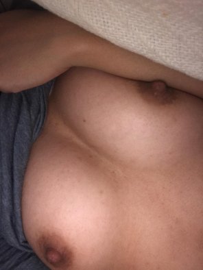 photo amateur need someone to suck on my nipples badly