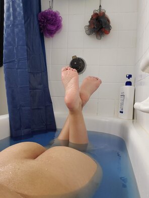 zdjęcie amatorskie Join me for bath time?