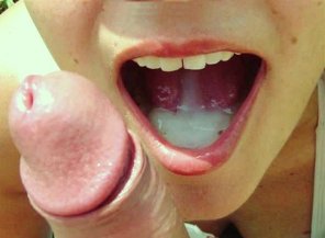 zdjęcie amatorskie sperm in mouth