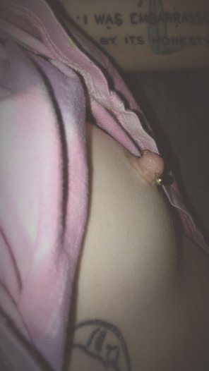 foto amadora Pierced nipple + tattoos ;)