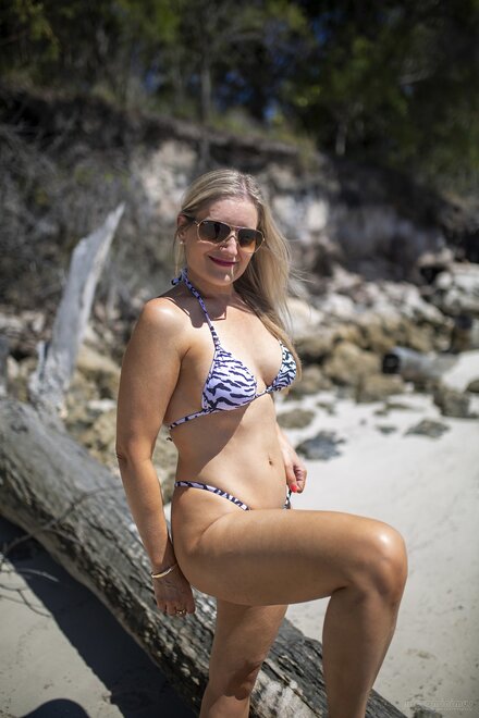 Beach Animal 0067-topaz-sharpen-faceai