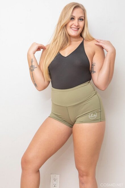 penny-lund-green-shorts-pawg-cosmid-1-682x1024