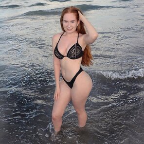 photo amateur Redhead in a Black Bikini