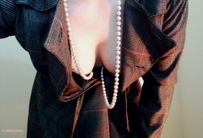 foto amadora IMAGE[image] I love the feeling of pearls on bare skin
