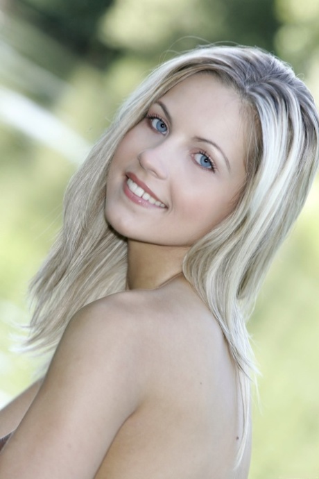 amateur photo 66656415_079_90dd