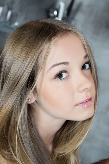 amateur photo 72246552_004_789a