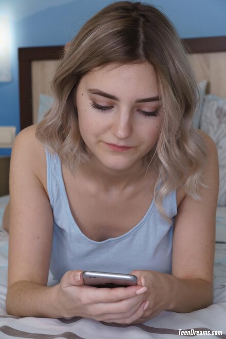 enlarge-polo_7474 - TeenDreams Eva Elfie - Getting Comfy in bed (Aug 07, 2020) 101x - 0004 - 0004-enlarge