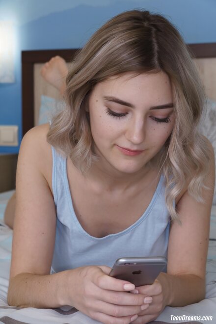 enlarge-polo_7474 - TeenDreams Eva Elfie - Getting Comfy in bed (Aug 07, 2020) 101x - 0005 - 0005-enlarge