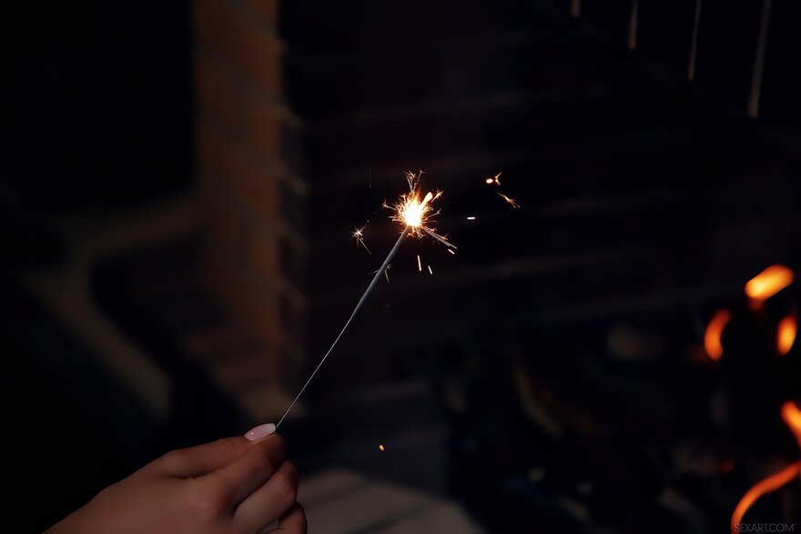 enlarge-young_and_beautyfull - Eva Elfie - hot memories of Xmas Eve waiting for Santa - 0005 - eva-elfie-santa-baby-005-enlarge