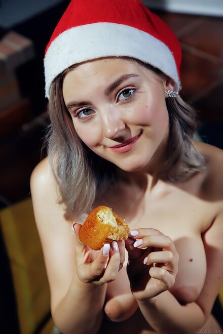 enlarge-young_and_beautyfull - Eva Elfie - hot memories of Xmas Eve waiting for Santa - 0041 - eva-elfie-santa-baby-041-enlarge