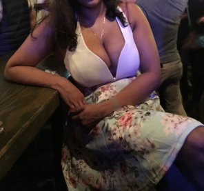 zdjęcie amatorskie Waiting at an Indian party [f]or <your caption here>