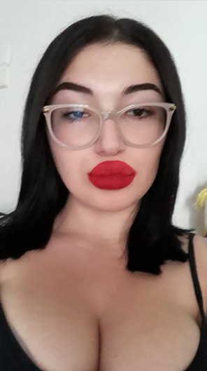 zdjęcie amatorskie Lips and glasses