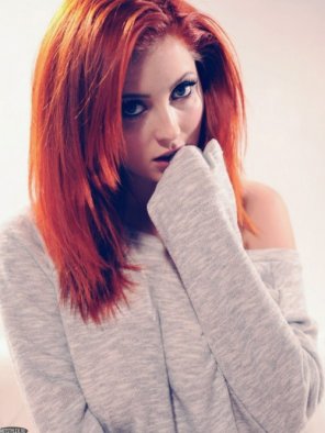 amateur-Foto Shy redhead