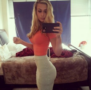 amateur pic Tight skirt
