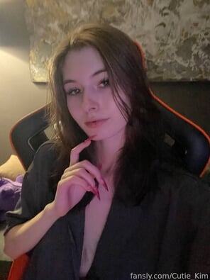 amateur pic russian twitch streamer