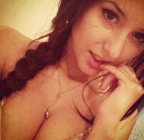 amateur-Foto Id give her a different necklace