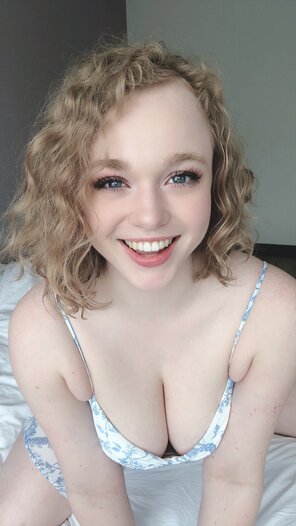amateur photo Look at my big ... smile! [F]