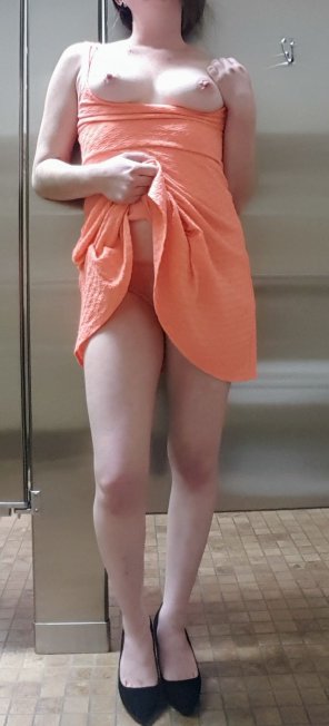 foto amateur [f] I love playing at work! Any submissive bitches here?