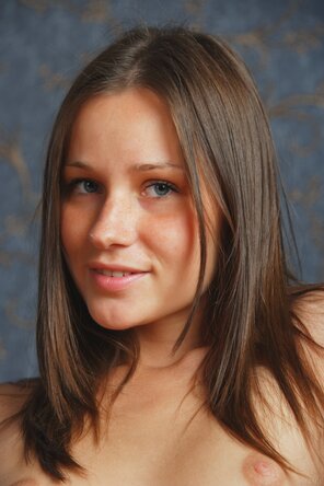 foto amateur Shaved-Beautiful-Skinny-Cute-Brunette-Cutie-Ashley-Sands-with-Small-Tits-from-Met-Art-13