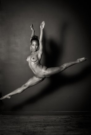 foto amadora Gracious Flexible Gymnast in flight