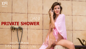 amateur pic Private-shower_Dani_Cover-H