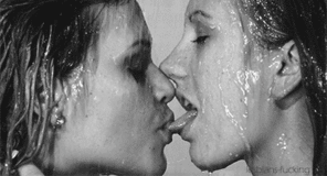 photo amateur Wet kiss